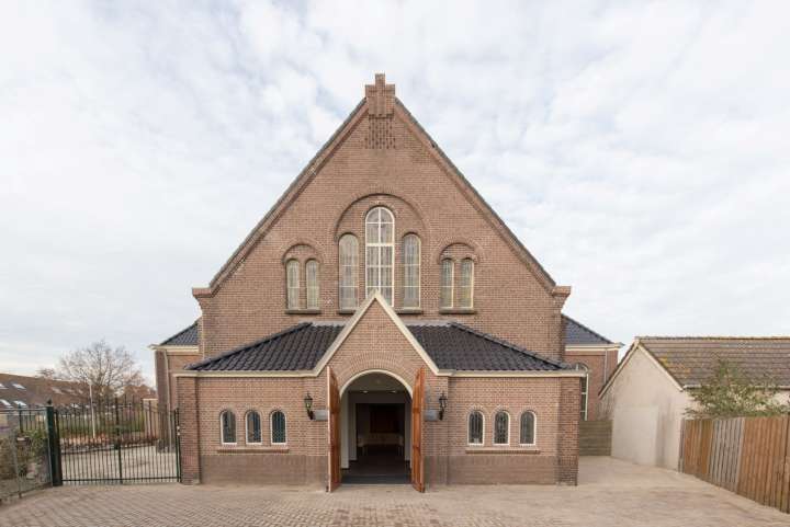 Kerkzaal 'Regenboogkerk'